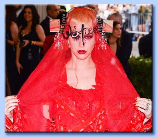 katy perry schiava degli illuminati