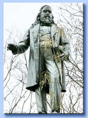 statua di albert pike