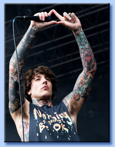 oliver sykes - gesto del fuoco