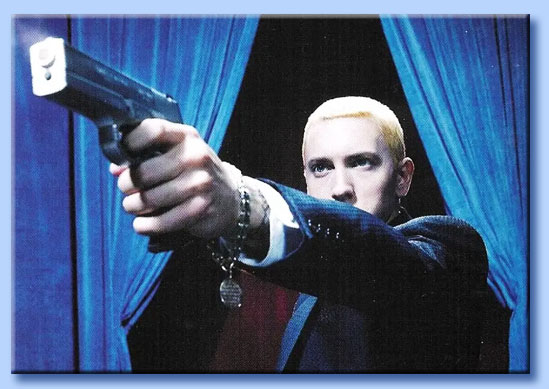 eminem con pistola